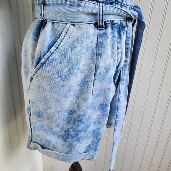 TCEC Womens Blue Light Wash Denim Playsuit Romper Short Sleeve Snap Belted Sz M - Picture 4 of 16